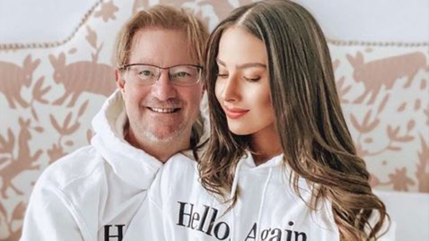 Andrés Roemer y su esposa.