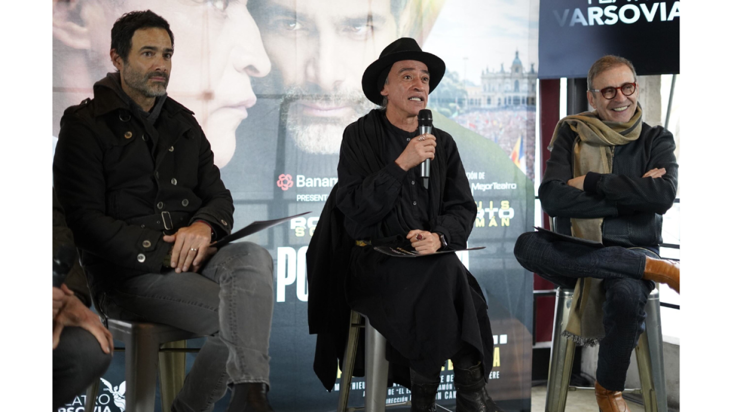 Roberto Sosa, Luis Roberto Guzmán y Morris Gilbert en el teatro 'Por la punta de la nariz'
