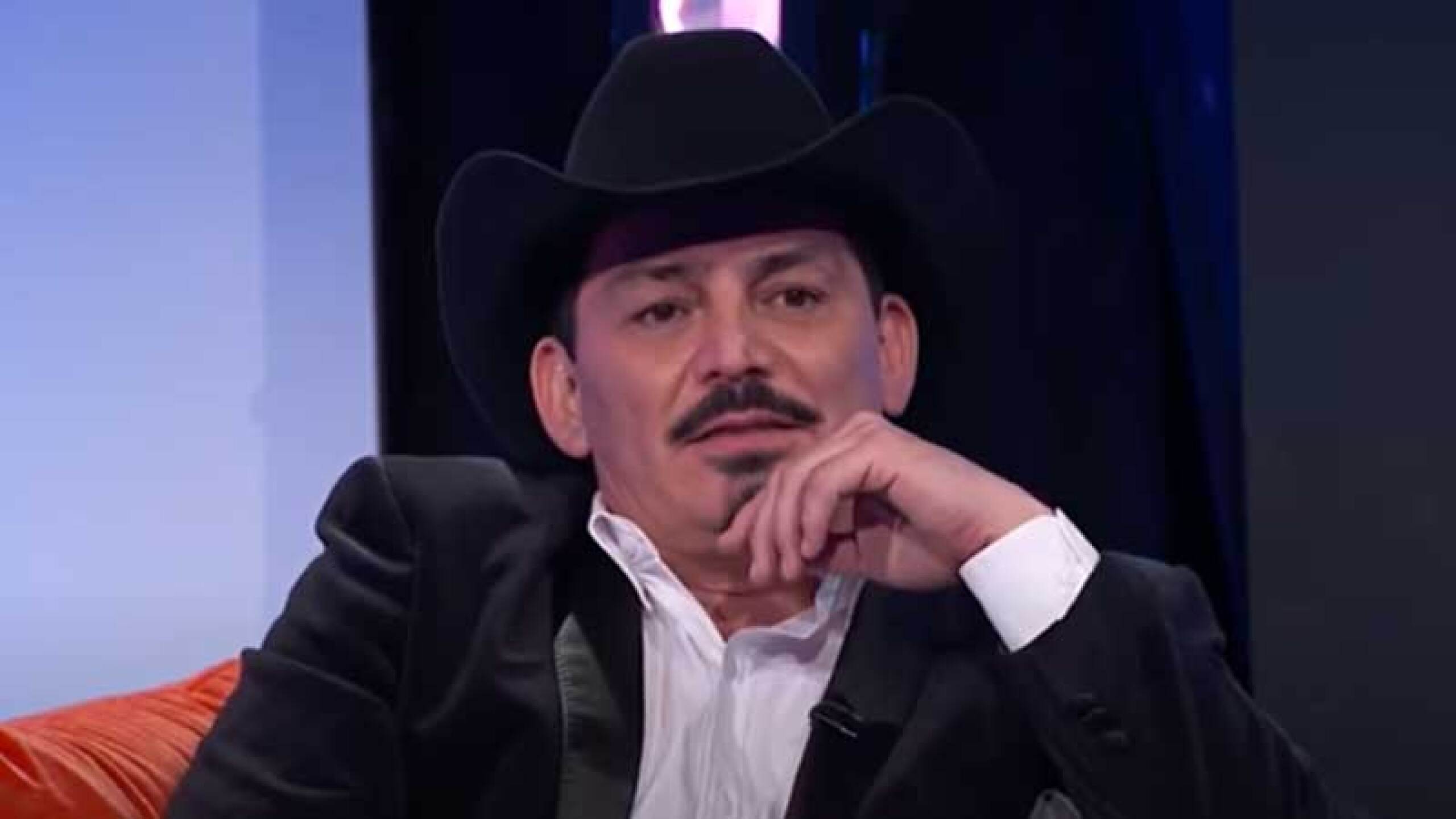 José Manuel Figueroa sin pelos en la lengua