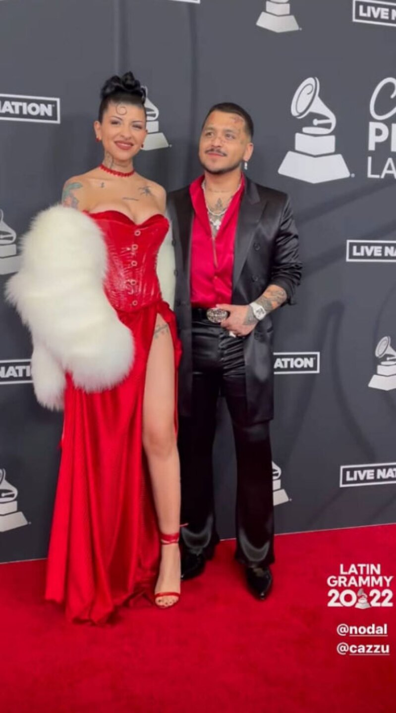 Nodal le dedica románticas palabras a Cazzu en los Latin Grammy