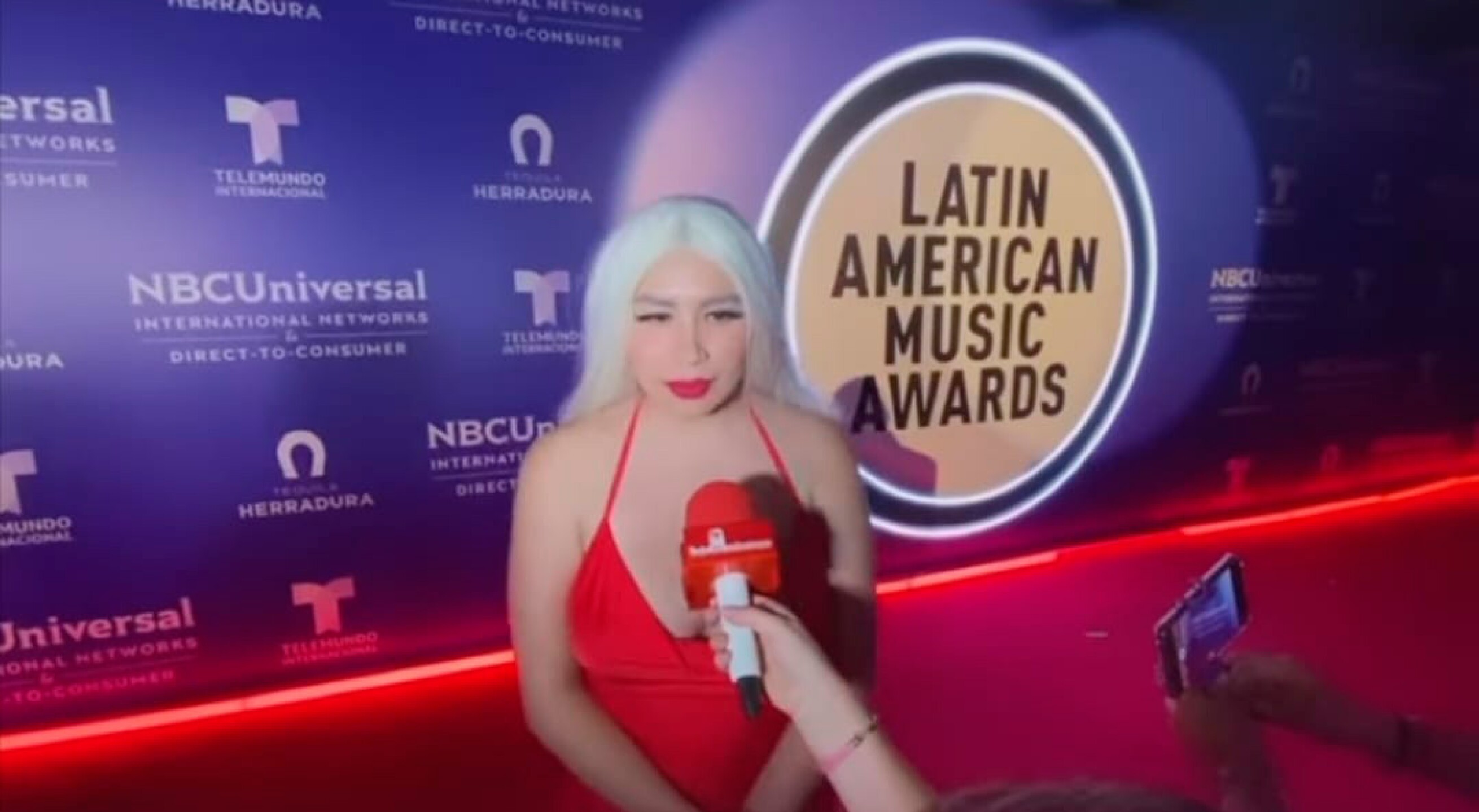 Bebeshita en alfombra roja.