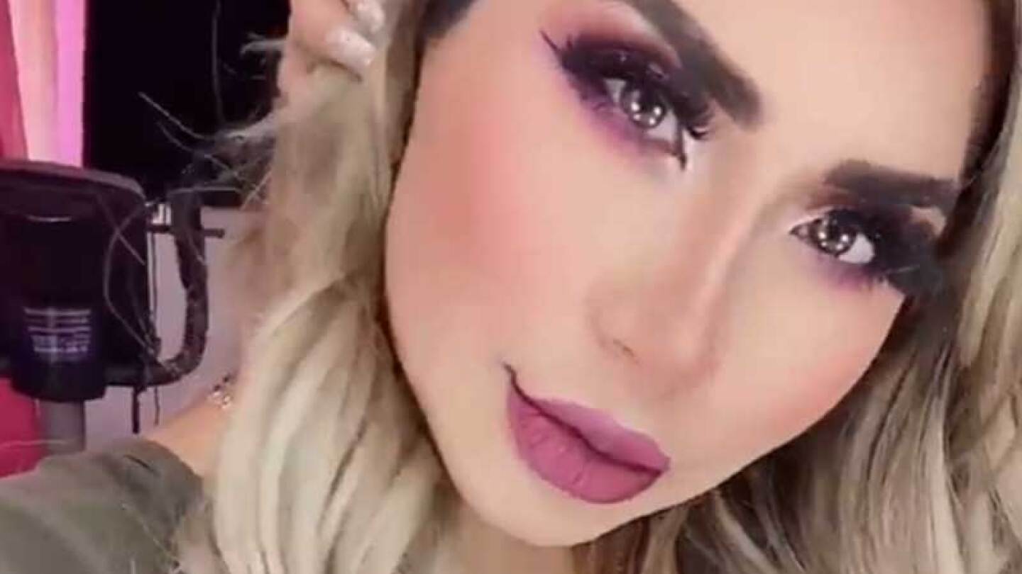 Bebeshita rompe en llanto al despedirse de un ser querido