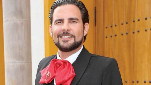 Jerry Bazúa está muy enamorado.