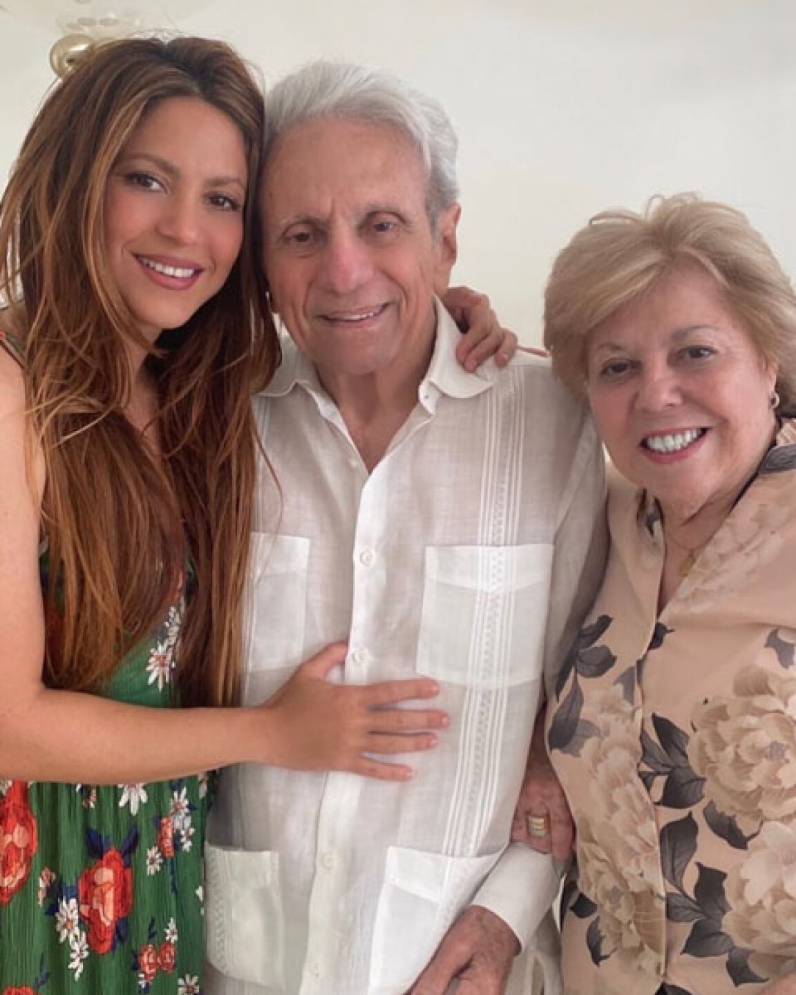 Madre de Shakira fue hospitalizada por una trombosis, reportan