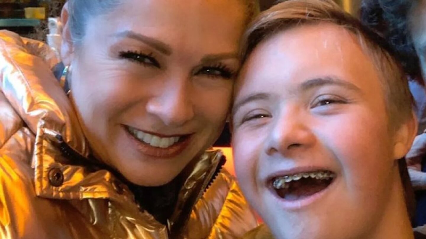 Lety Calderón presume con orgullo, que su hijo Luciano ya tiene INE