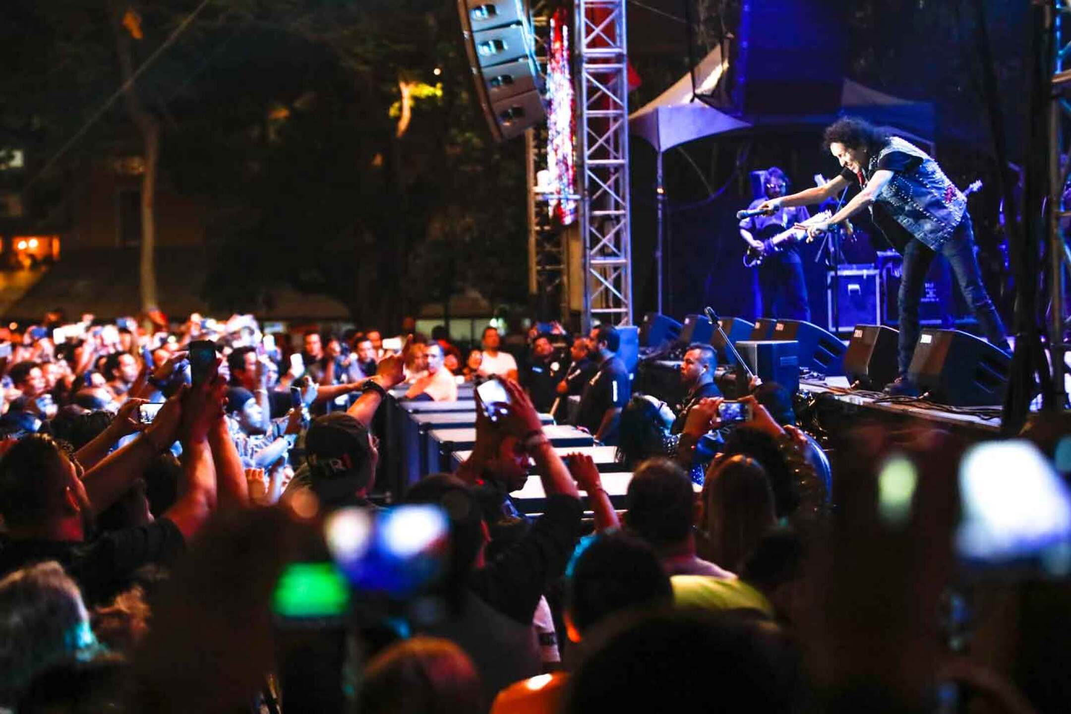 Poco más de 10 mil asistentes disfrutaron el show.