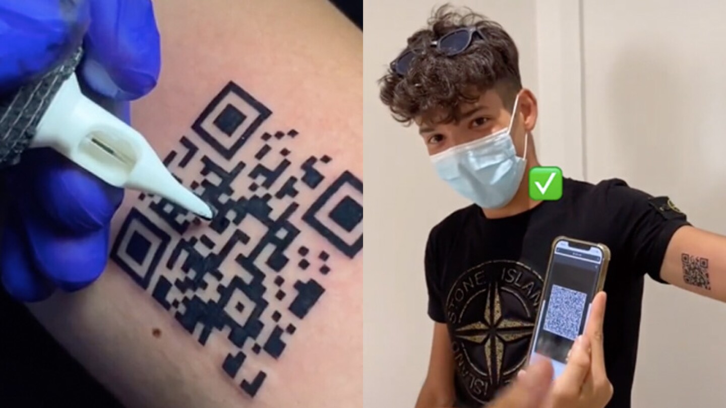 Joven se tatuó el código QR de certificado de vacunación.