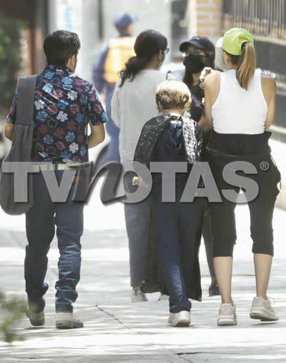 Los padres de Fausto lo vigilan de cerca