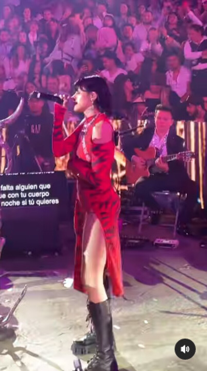 Cazzu oculta de un video imágenes de Christian Nodal