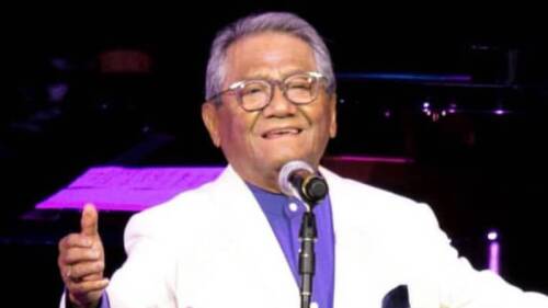 Despiden a Armando Manzanero cantando desde las ventanas