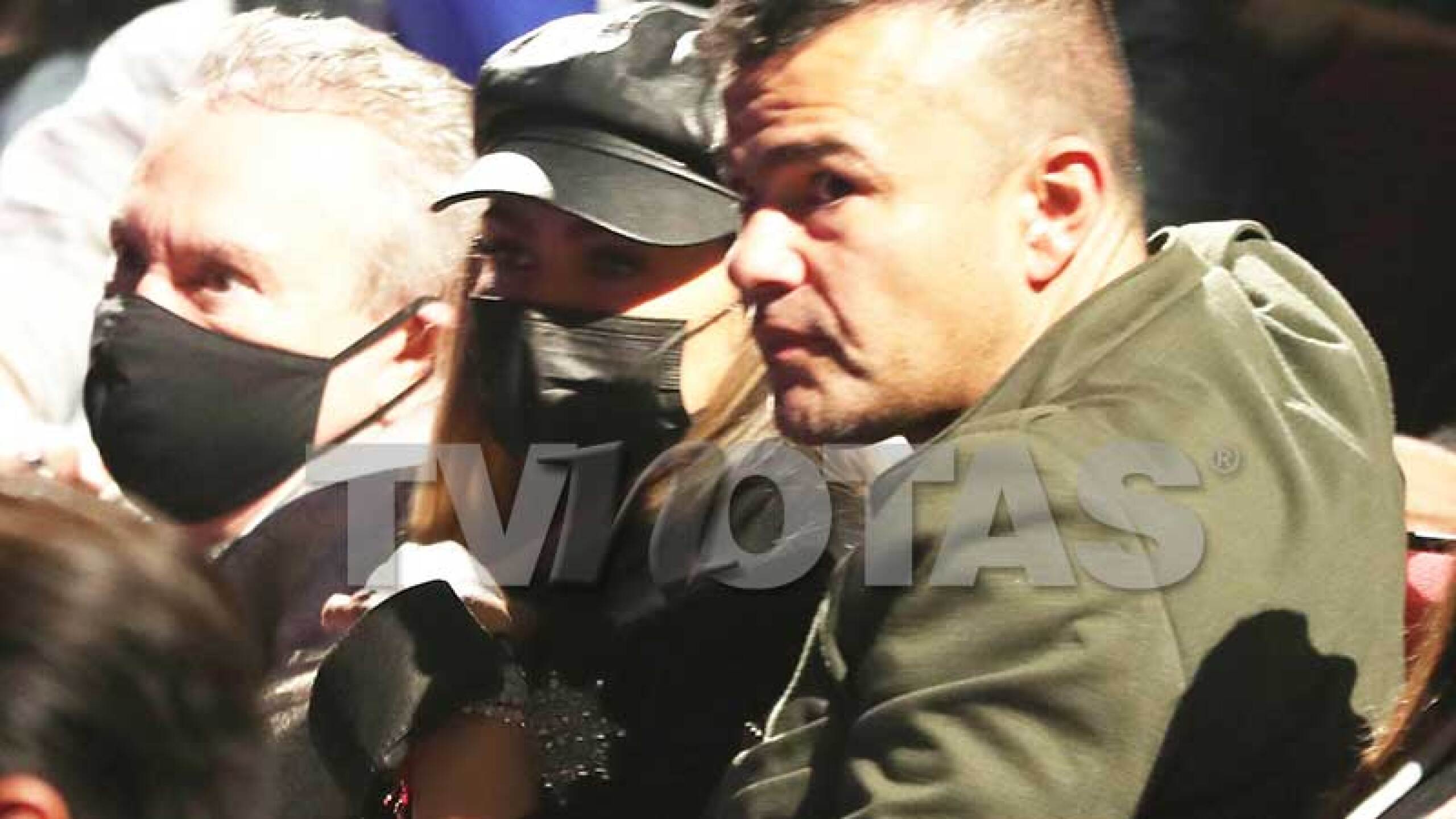 Entre empujones, Aracely Arámbula responde sobre su relación con Luis Miguel