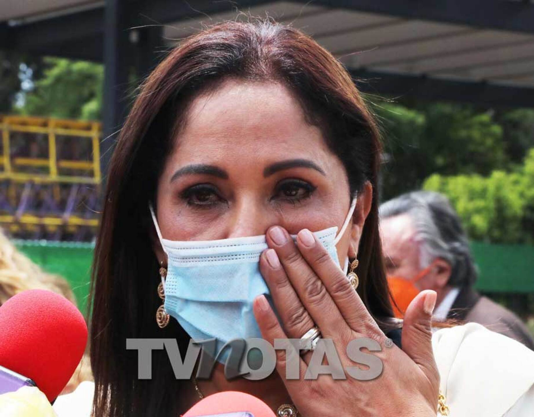 Ante su viuda, inauguran la Plaza del Bolero Armando Manzanero