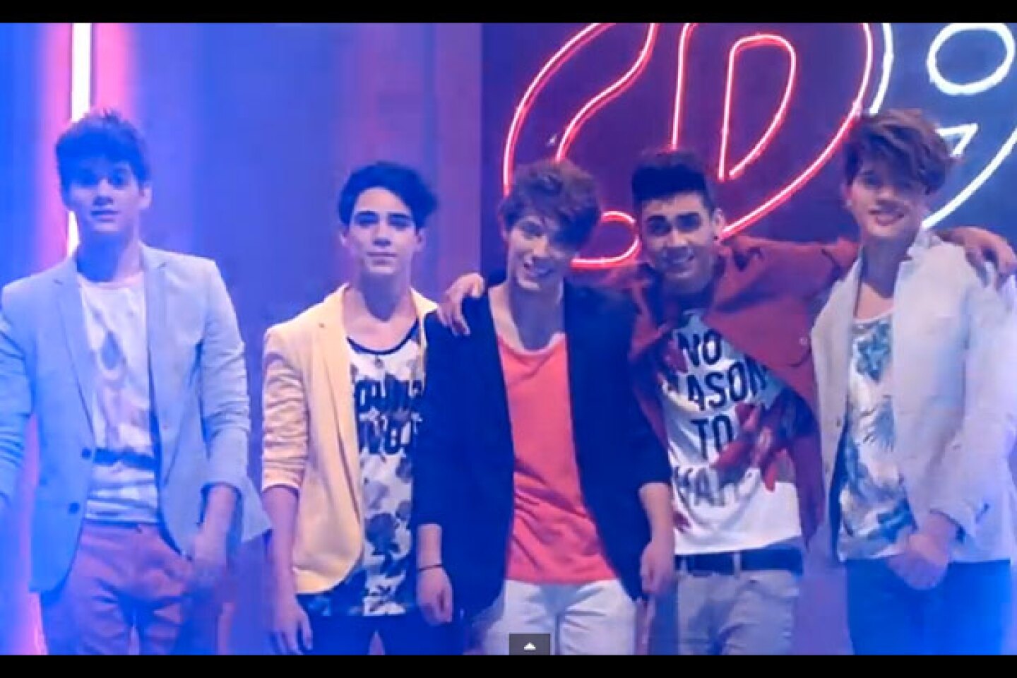 CD9 está de manteles largos por el estreno del video de su sencillo Me equivoqué.