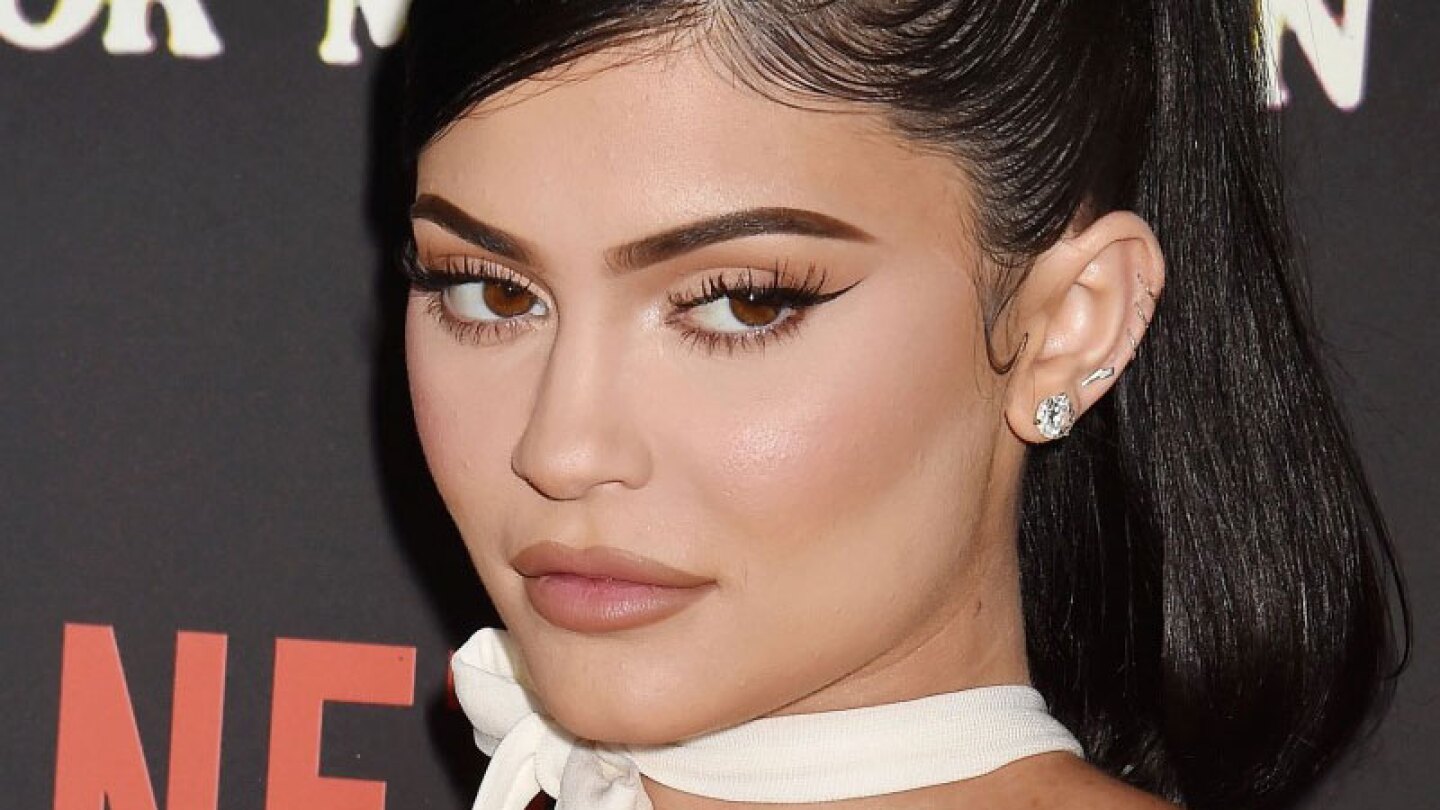 Hija de Kylie Jenner viaja a Disney con un séquito de seguridad