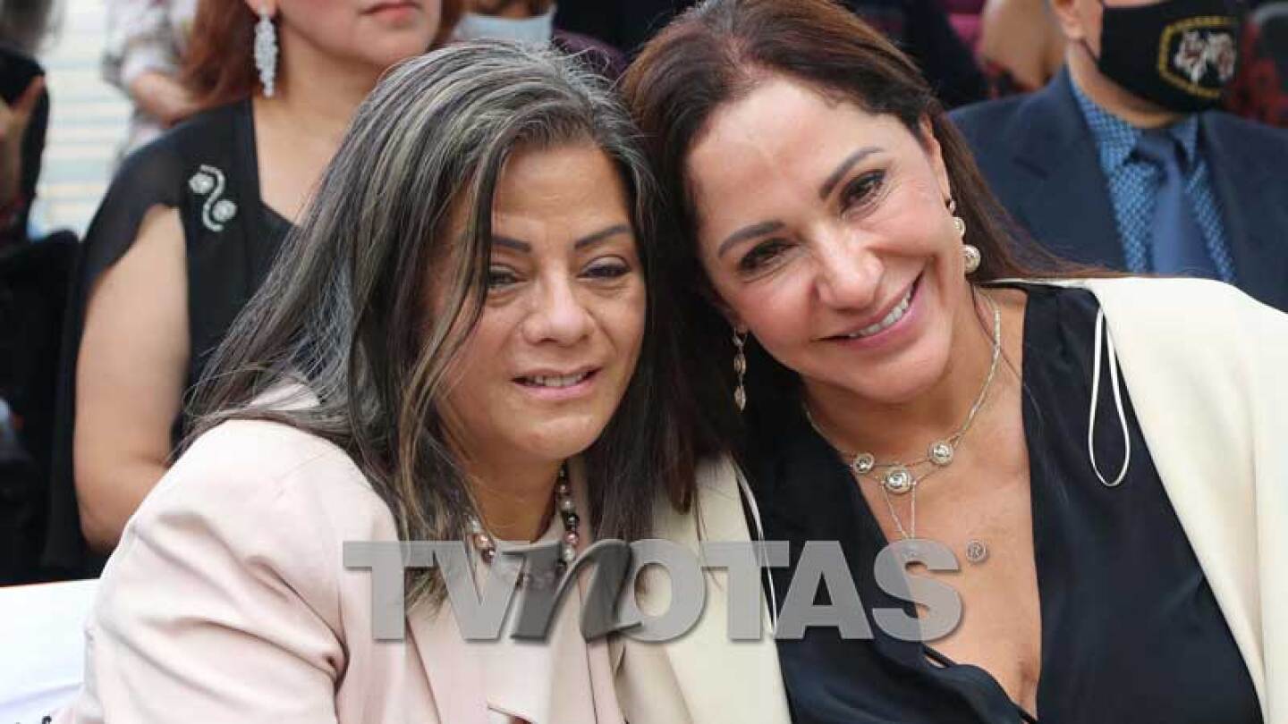 Ante su viuda, inauguran la Plaza del Bolero Armando Manzanero